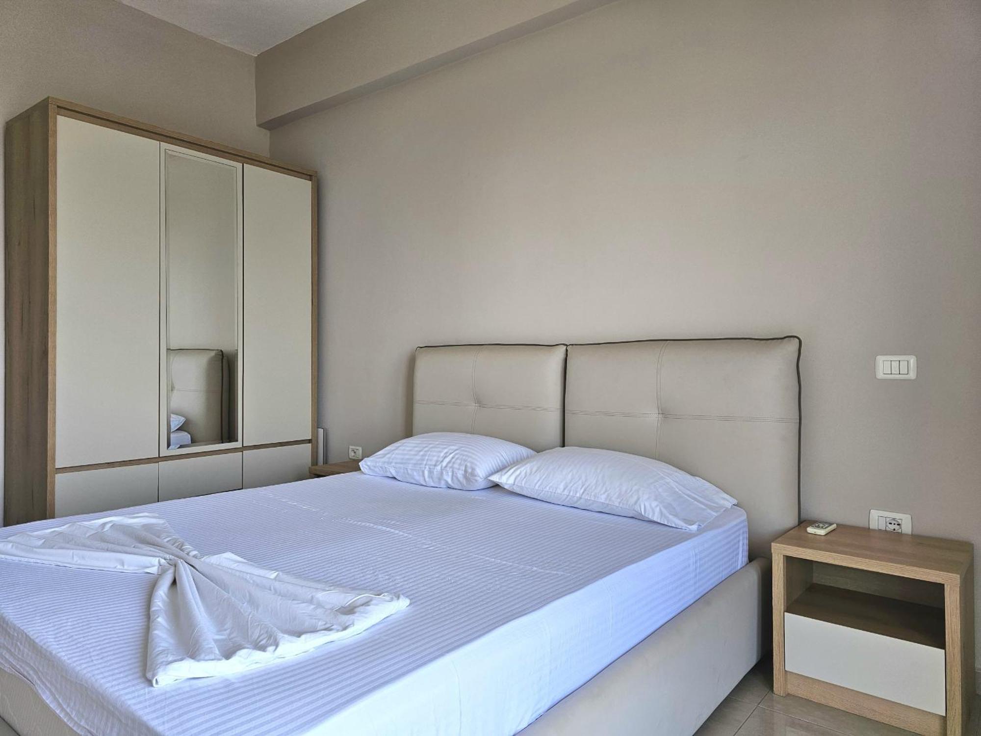 Saint Tropez Apartment Sarande